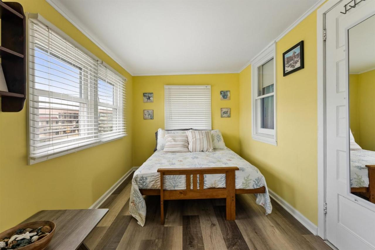 Newly Renovated 4 Bedroom Home Only 2 Blocks From The Beach! Уайлдууд Екстериор снимка